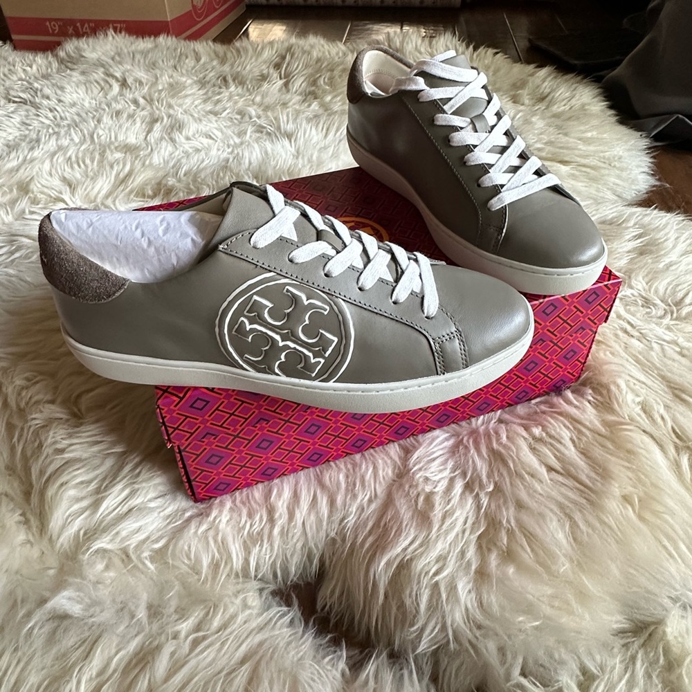 New in box Tory Burch T logo sneaker shoes Napa leather! Grey size 9